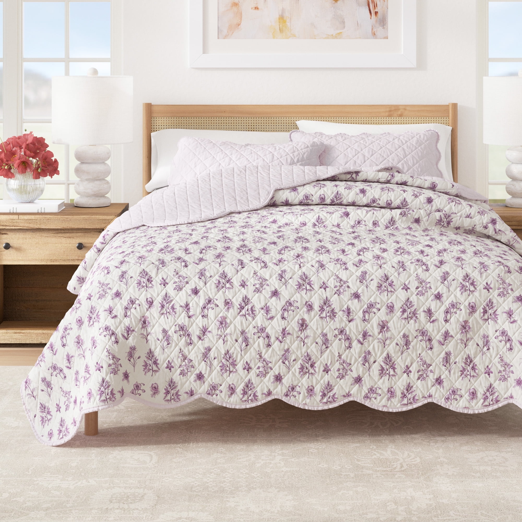 Great Bay Home Reversible Printed Floral Twin / Twin XL Scalloped Quilt and Sham Set