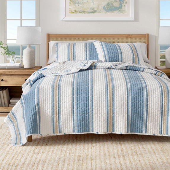 Nautical Quilt Set - Lightweight, Soft, All-Season - 3-Piece Reversible Bedding Set (Full / Queen, Flag Stripe / Ocean Stories)