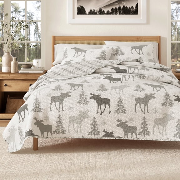 Lodge Quilt Set - Lightweight, Soft, All-Season - 3-Piece Reversible Rustic Bedding Set (King / California King, Moose - Grey)