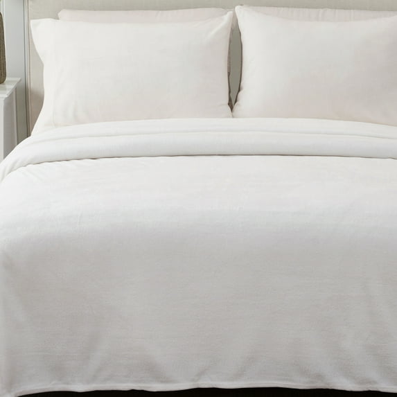 Great Bay Home Solid Velvet Plush Warm and Cozy Fleece Sheet Set (California King, Winter White)