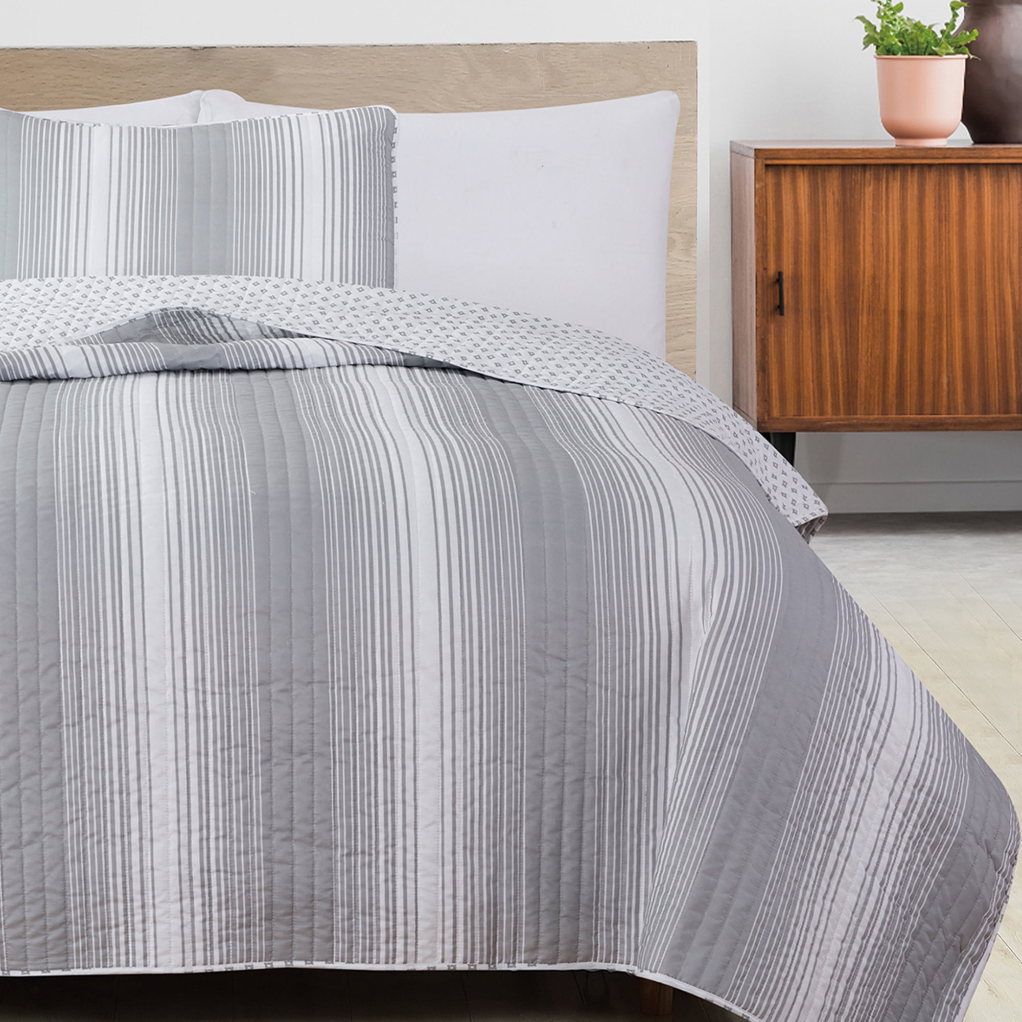 Gray Twin Reversible Microfiber Quilt Set with Pillow Sham