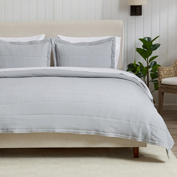 Great Bay Home Textured Spandex Solid Reversible Quilt Set With Shams (Full / Queen, Light Grey)