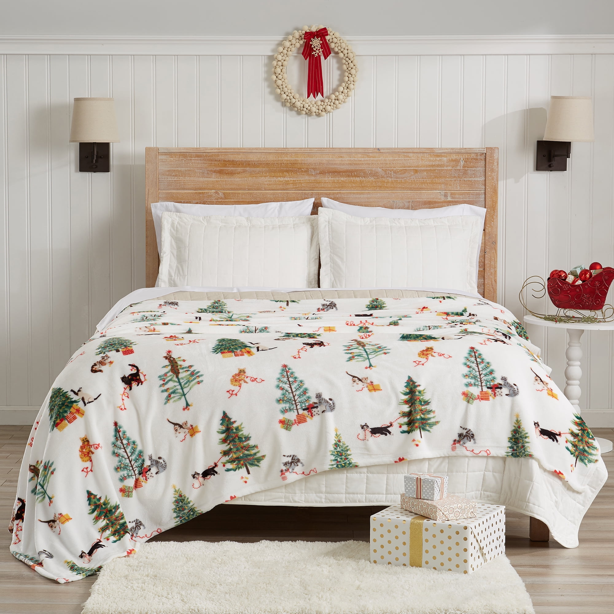 Great Bay Home Velvet Plush Fleece Holiday Printed Warm and Cozy Bed Blanket  (Twin, Holiday Cats)