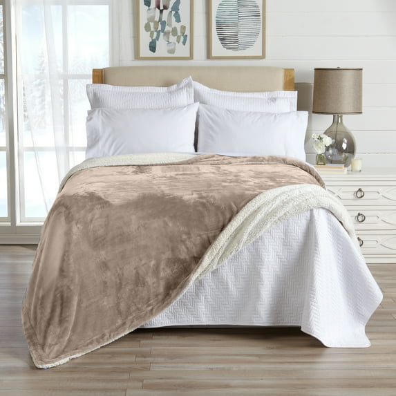 Great Bay Home Velvet Plush Fleece Reversible Sherpa Warm and Cozy Bed Blanket (Full / Queen, Camel)