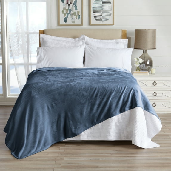 Great Bay Home Velvet Plush Fleece Solid Warm and Cozy Bed Blanket (Twin, Dark Denim)