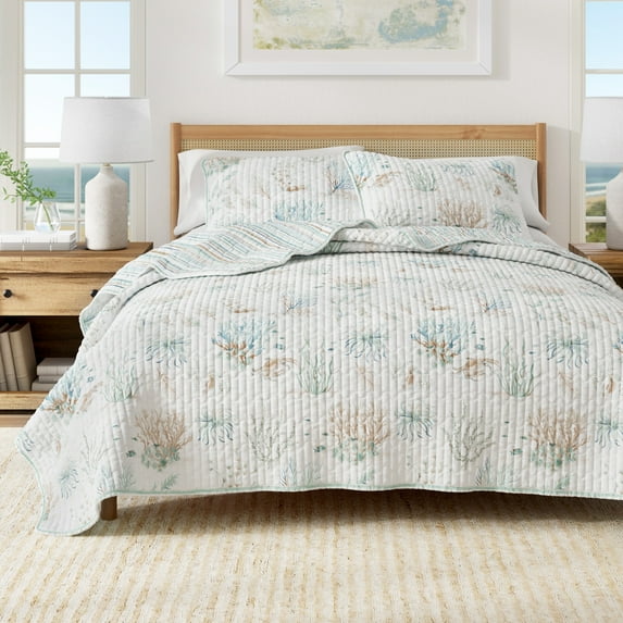 Great Bay Home Watercolor Coastal Reversible Cotton Twin / Twin XL Quilt Set