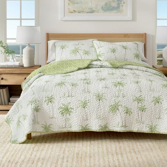 Great Bay Home West Palm Trees Quilt Set with Shams (Twin / Twin XL, West Palm Trees)