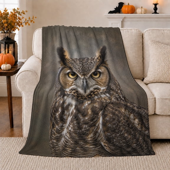 Great Horned Owl Portrait on Taupe, Bold Rustic Wildlife Style for Owl Lovers, Smoky Forest Feather Scene and Father's Day Gift, Cozy Flannel Blanket for Cabin and Office, Nature Home Decor