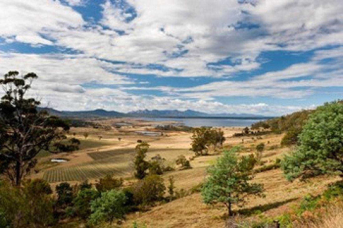 Great Oyster Bay Freycinet Tasmania Australia Canvas Art - Martin Zwick DanitaDelimont (18 x 12)