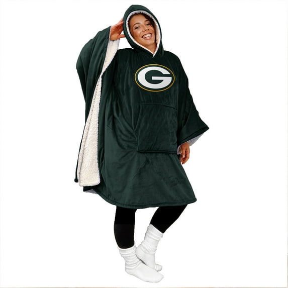 Green Bay Packers 60" x 80" Logo Patch Team Color Bloncho with Sherpa
