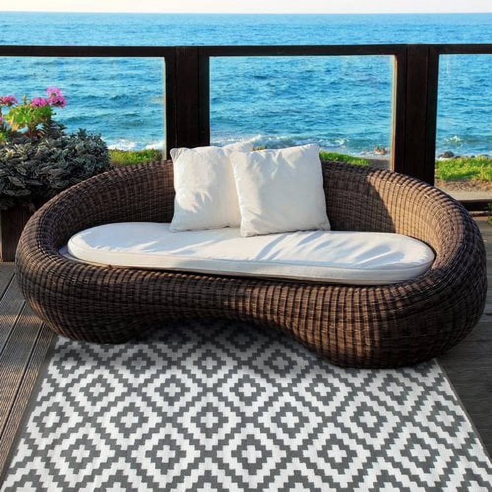 Green Decore Nirvana Gray/White Indoor/Outdoor Area Rug
