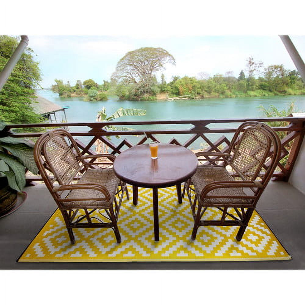 Green Decore Nirvana Yellow/White Indoor/Outdoor Area Rug