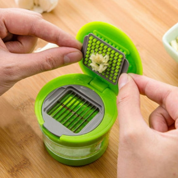 Green Garlic Press | Ergonomic Manual Garlic Grinder | Stainless Steel & Plastic | Easy-Peel Design | Compact Lightweight | Kitchen Mincer Tool | 1 Piece | 7.5x7.5x6cm | Rust Resistant | Garlic