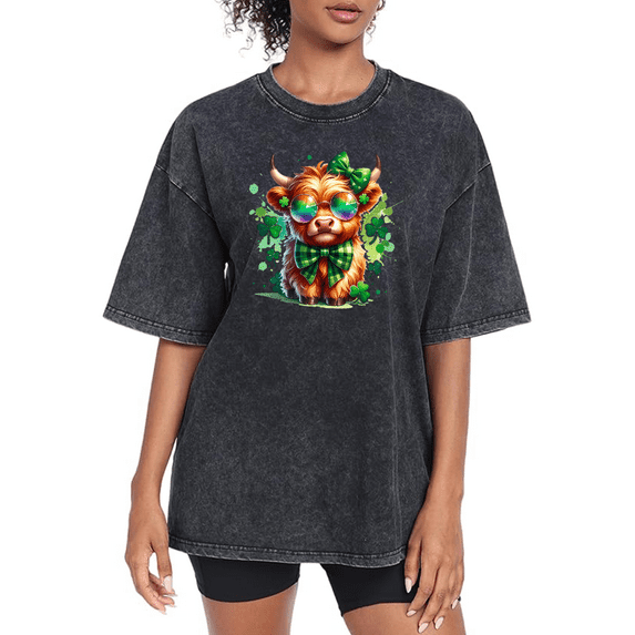 Green Highland Cow Clover Print Tshirt St Patricks Day Graphic Tees Cute Shirts Vintage Washed Dark Gray Festive Casual Tops S-2XL