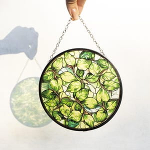 Green Ivy Stained Glass Suncatcher, Botanical Window Hanging Decor, Handmade Leaf Glass Panel for Nature Lover, Cottagecore Gift for Hostess, 3.5 in