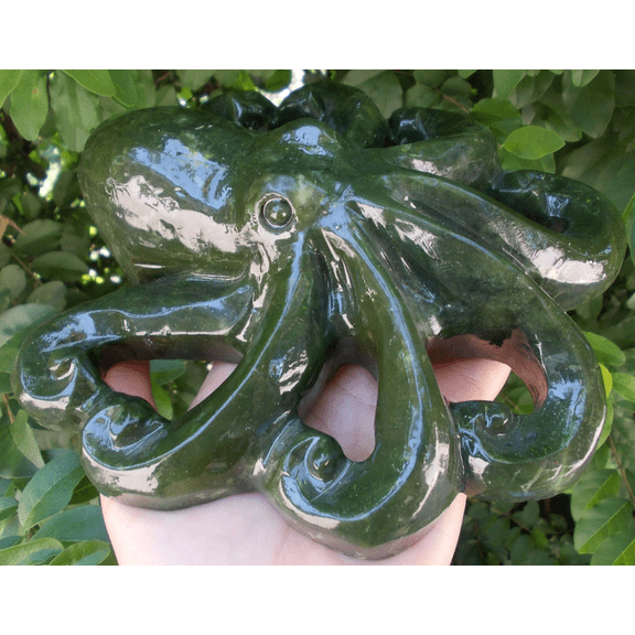 Green Jade Octopus Detailed Carving, Crystal healing Fish Animal Squid carved, Handmade Raw Nephrite Stone Gem Chakra Quartz Crystal wealth
