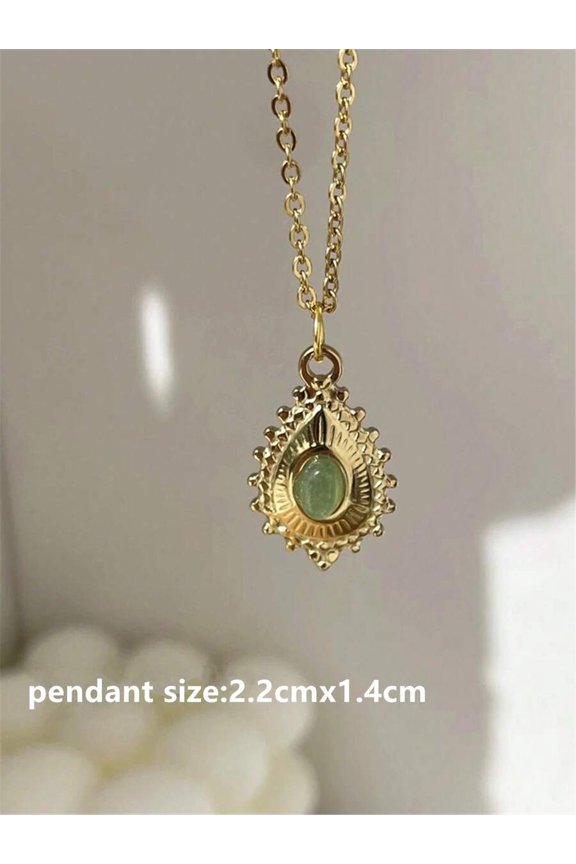 Green Jade Teardrop Pendant Necklace Goldtone Vintage Style 2.2cm x 1.4cm