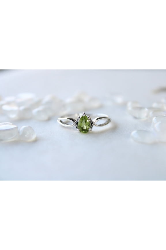 Green Peridot pear cut gemstone engagement ring 925 sterling silver ring
