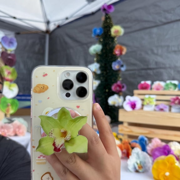 Green flower MagSafe phone grip