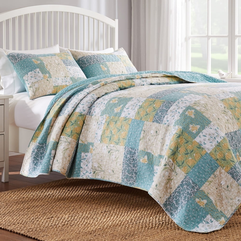 Greenland Home Evangeline Cotton-Rich Modern Floral Quilt Set, 3-Piece King/Cal King