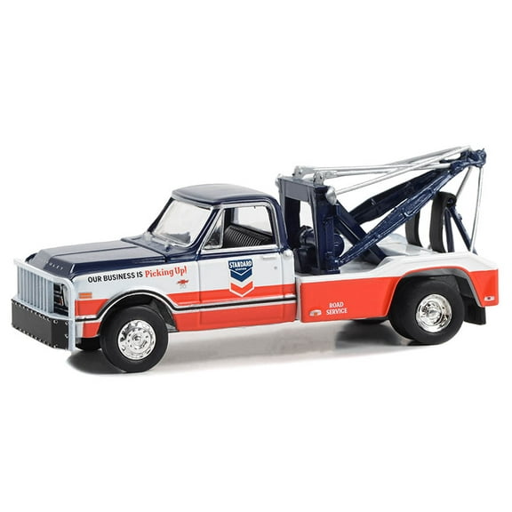 Greenlight Collectibles Dually Drivers Series 13 - 1968 Chevrolet C-30 Dually Wrecker (Standard Oil)