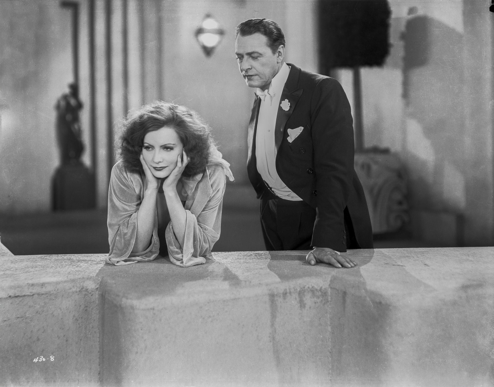 greta-garbo-leaning-while-a-mans-talking-photo-print-8-x-10-walmart