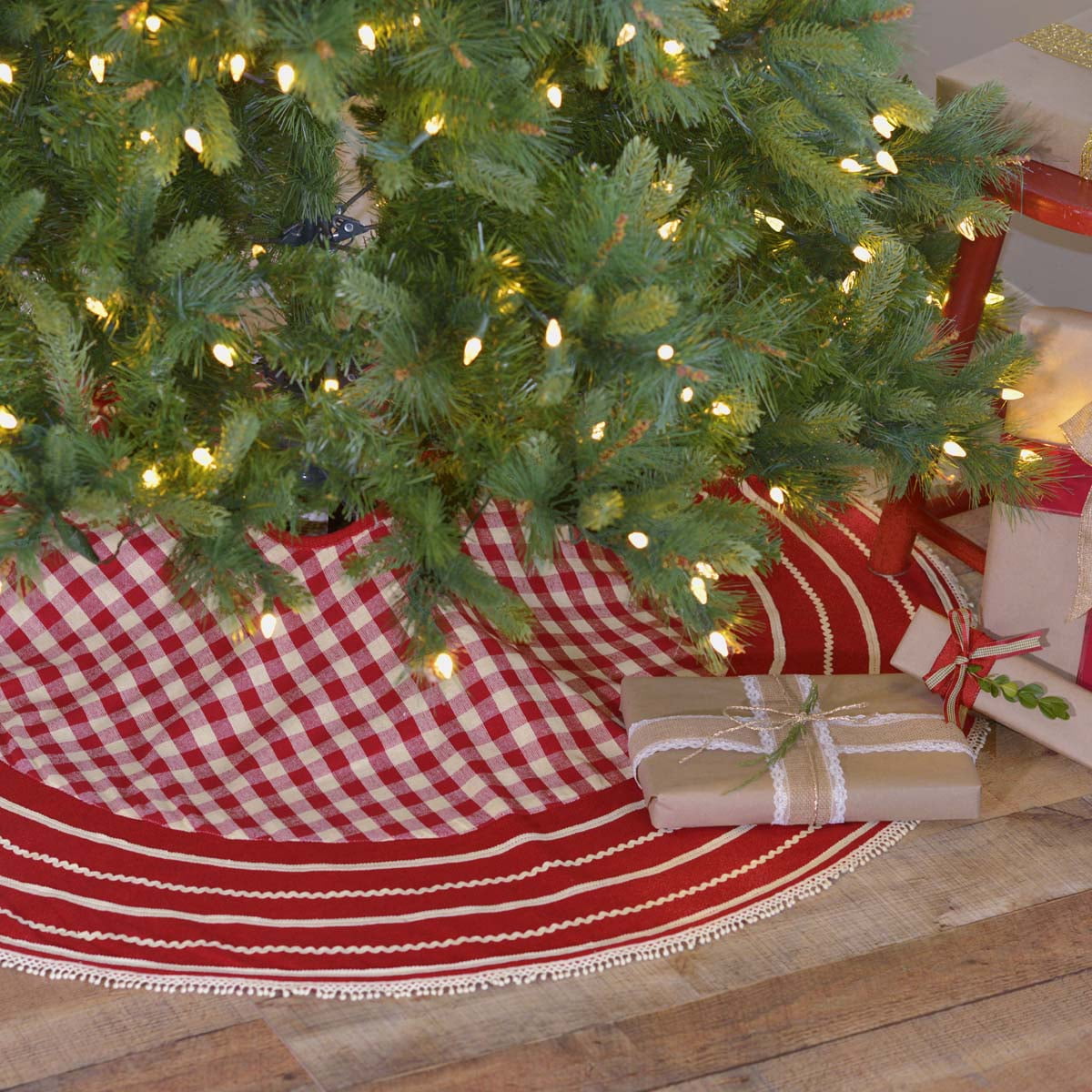 Gretchen 48" Red and Creme Cotton Christmas Tree Skirt