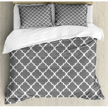 Grey Duvet Cover Set, Quatrefoil Pattern Barbed Design Geometric Leaf Print Lattice Country Life Inspired, Decorative 3 Piece Bedding Set with 2 Pillow Shams, Calking Size, Grey White, by Ambesonne