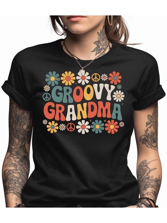 Groovy Grandma Shirt, Retro Hippie Floral Tee, Peace Sign Flower Power Grandparent Gift, Vintage Style Mama Life Apparel