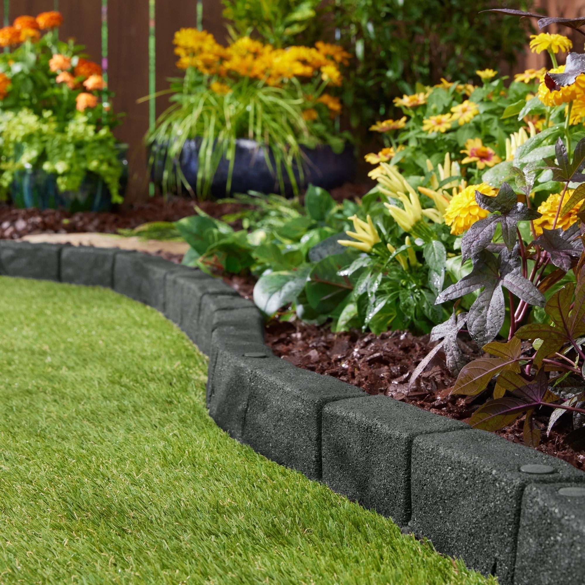 Gray Rubber Cobblestone Garden Edging, 144-ft, 36 Pack