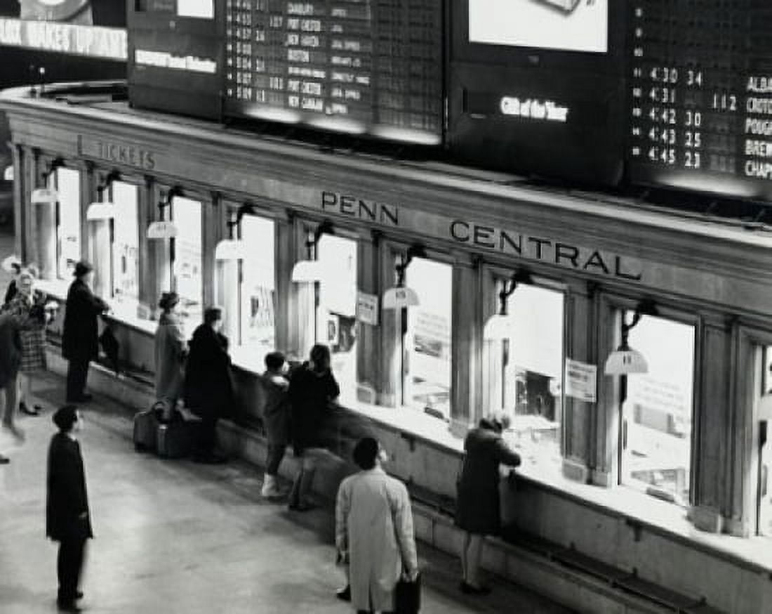 Group of people standing at ticket counter Grand Central Terminal New York City New York USA Canvas Art - (18 x 24)