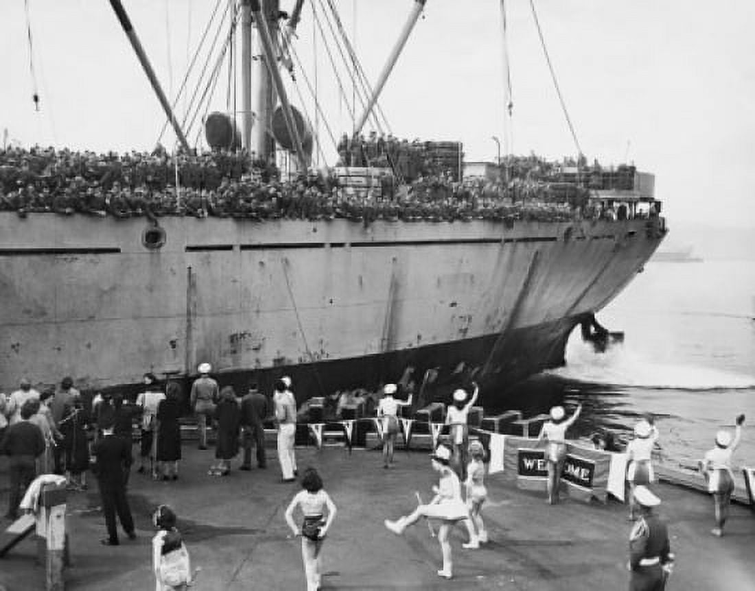 Group of people welcoming troops back from the Korean War Seattle Washington USA Canvas Art - (18 x 24)