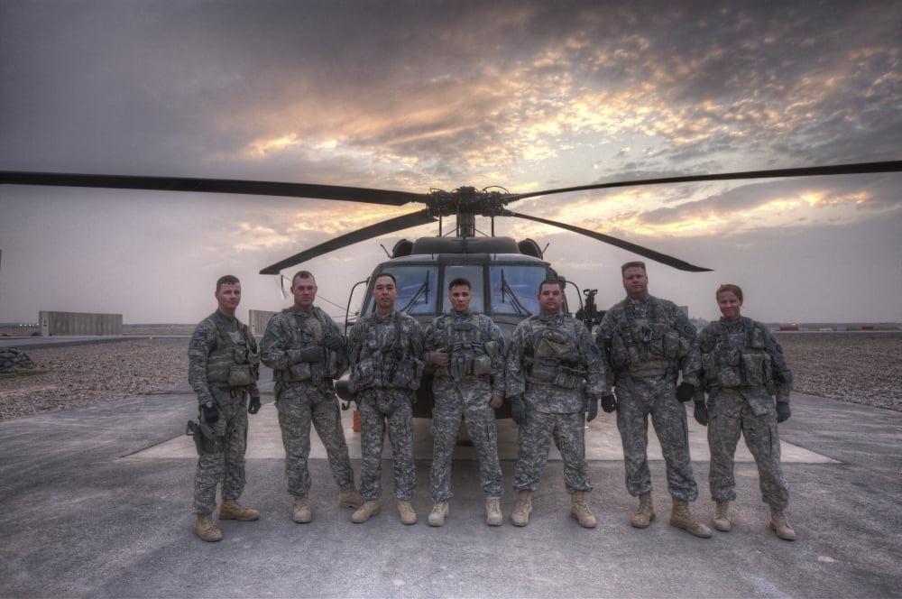 Group photo of UH-60 Black Hawk pilots and crew chiefs Canvas Art - Terry MooreStocktrek Images (18 x 12)