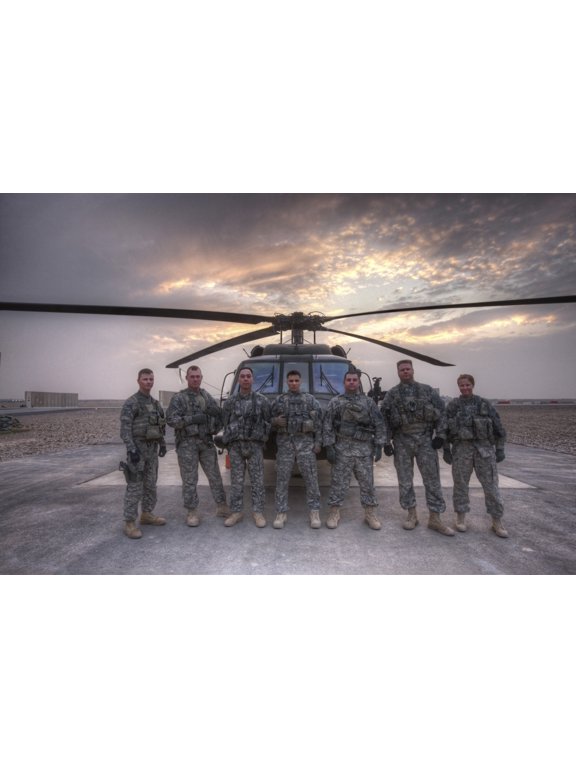 Group photo of UH-60 Black Hawk pilots and crew chiefs Canvas Art - Terry MooreStocktrek Images (18 x 12)