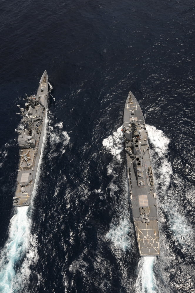 Guided-missile destroyer USS Gridley left passes the guided-missile cruiser USS Chancellorsville Canvas Art - Stocktrek Images (23 x 34)