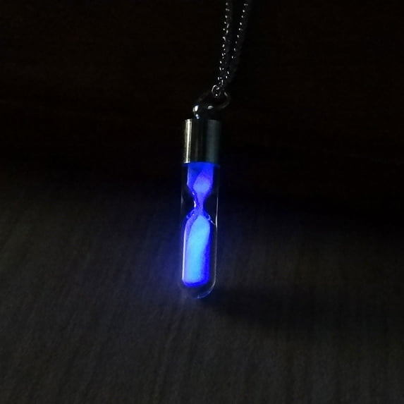 Guodhu Romantic Wishing Bottle Luminous Necklace Eternity Memory Hourglass Creative Crystal Drift Bottle Pendant Necklace.Time Hourglass Lovers Manifesto Necklace