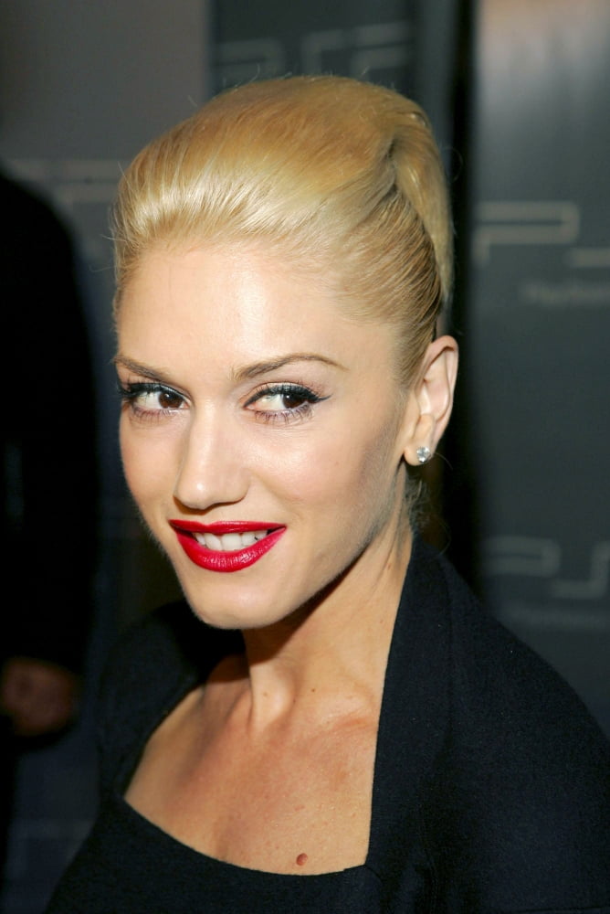 Gwen Stefani At Arrivals For Playstation Portable Psp Pret A Porter Fashion Show Canvas Art - (16 x 20)