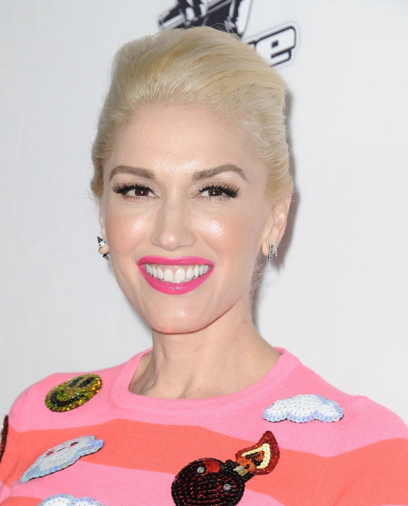 Gwen Stefani At Arrivals For The Voice Season 7 Red Carpet Photo Op Canvas Art -  (16 x 20)