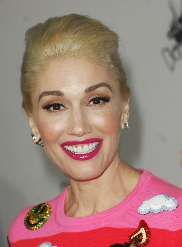 Gwen Stefani At Arrivals For The Voice Season 7 Red Carpet Photo Op Canvas Art - (16 x 20)