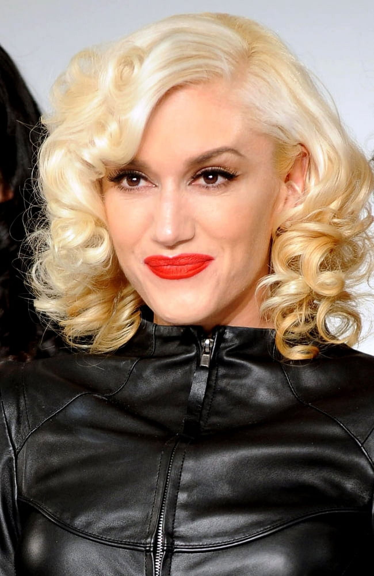 Gwen Stefani In Attendance For LAMB FallWinter 2010 Collection Fashion Show Canvas Art - (16 x 20)