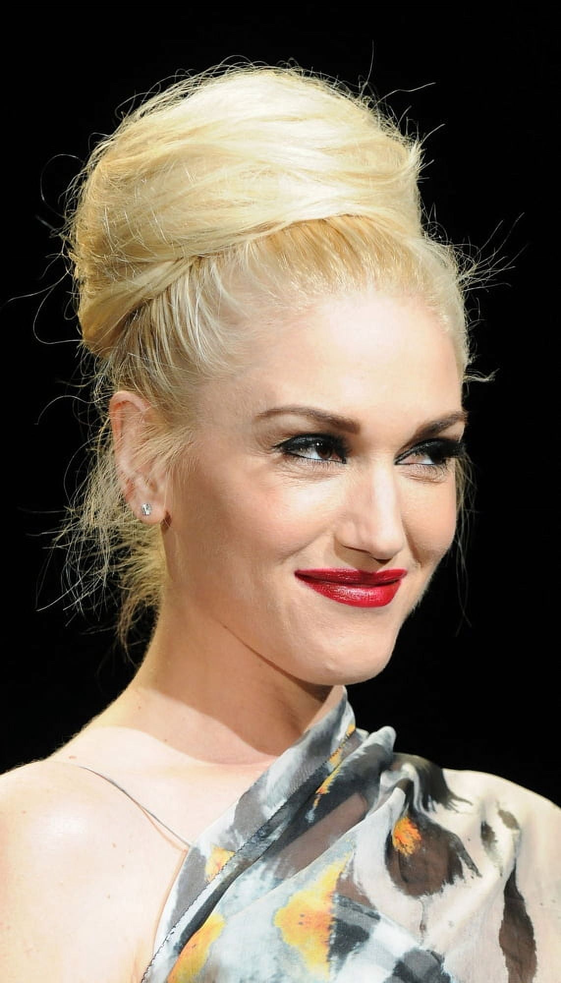 Gwen Stefani In Attendance For LAMB FallWinter 2011 Collection Fashion Show Canvas Art - (16 x 20)
