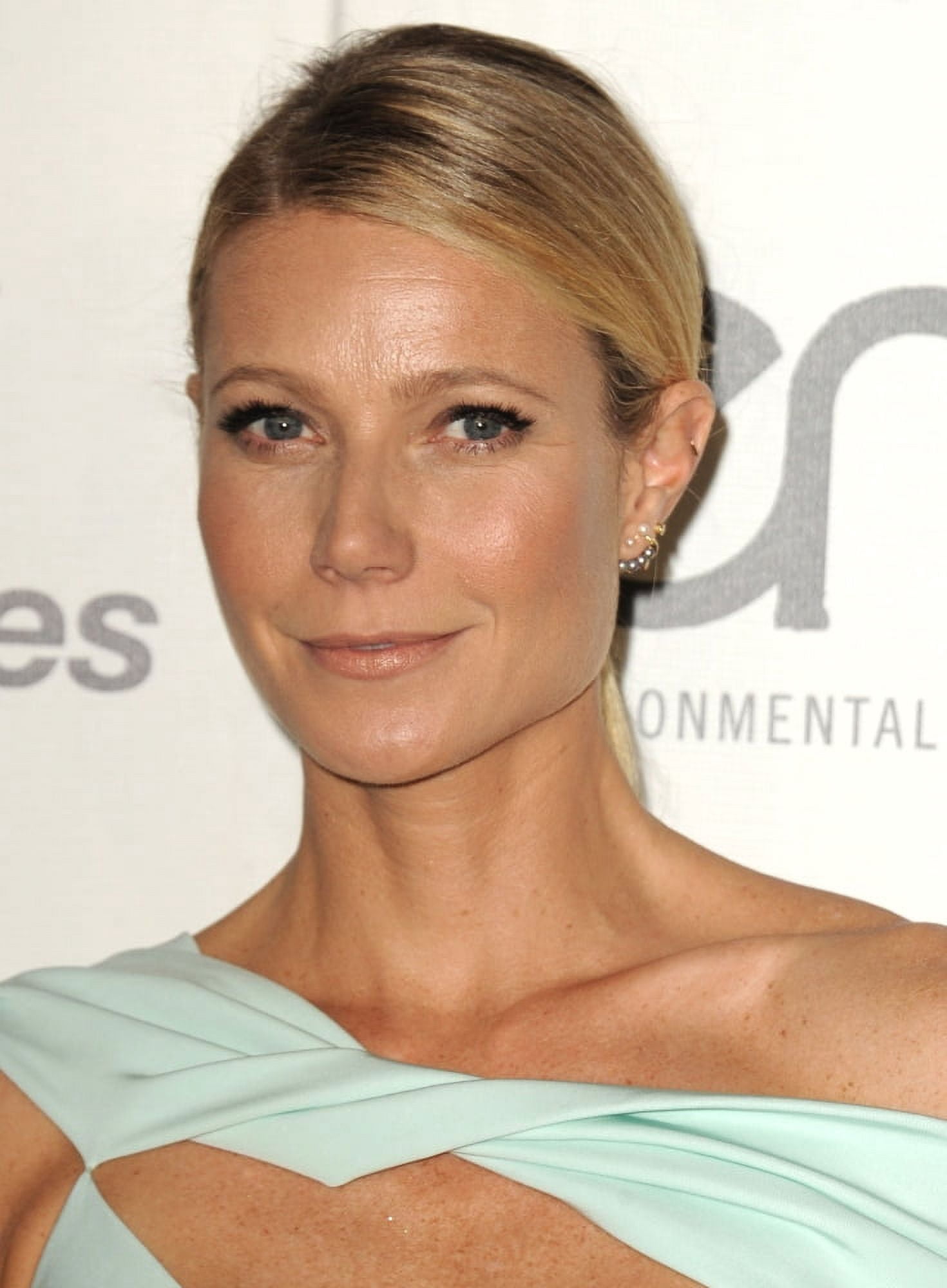 Gwyneth Paltrow At Arrivals For Environmental Media Awards 2015 (Ema) - Part 2 Canvas Art -  (16 x 20)