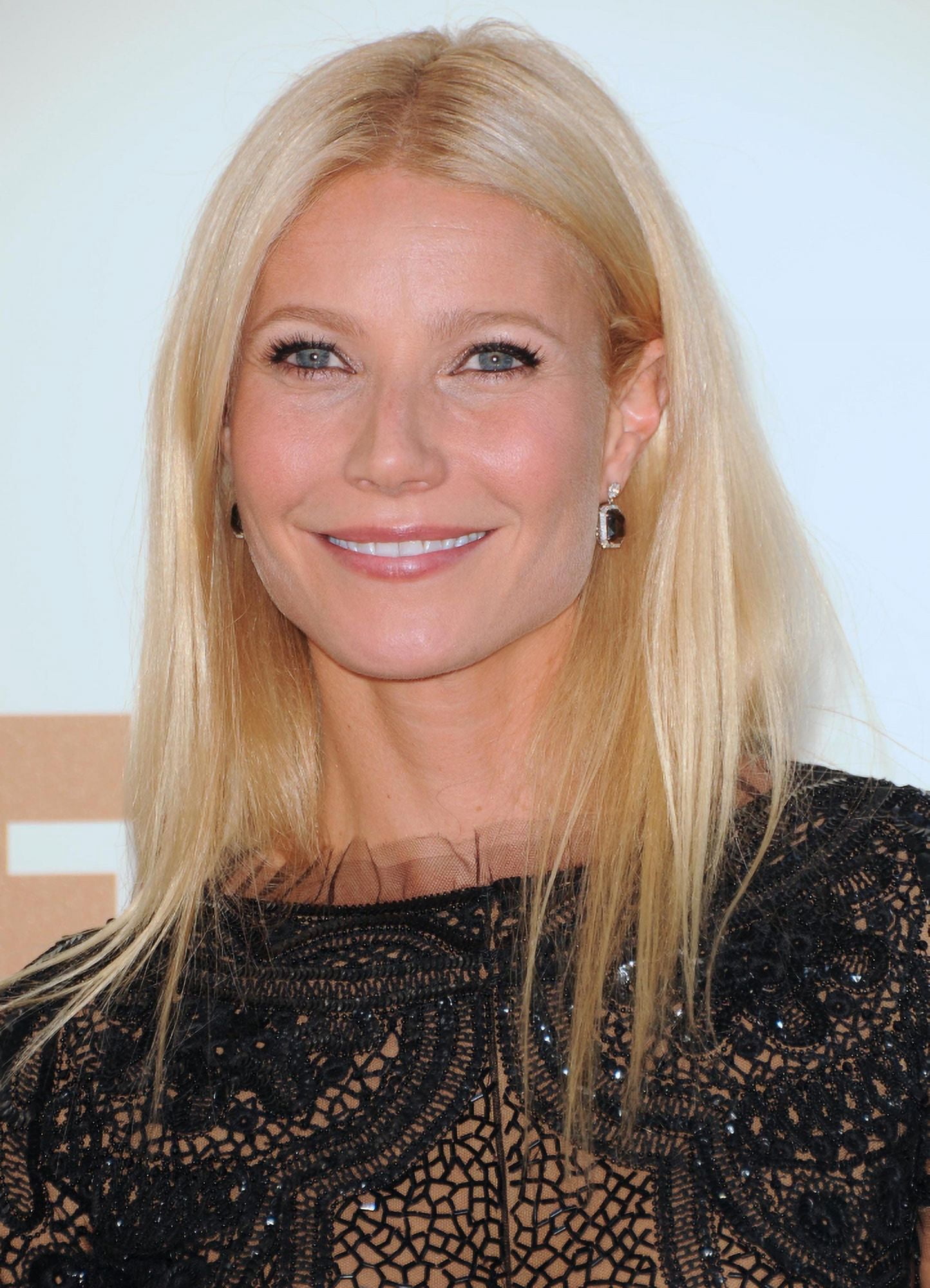 Gwyneth Paltrow At Arrivals For The 63Rd Primetime Emmy Awards - Arrivals 2 Canvas Art - (16 x 20)