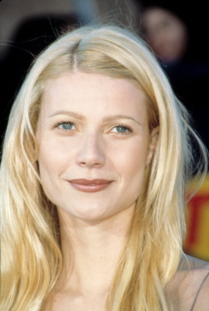 Gwyneth Paltrow At The Screen Actors Guild Awards Canvas Art - (16 x 20)