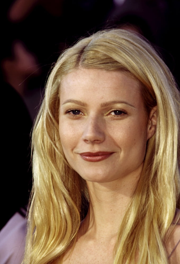 Gwyneth Paltrow At The Screen Actors Guild Awards Canvas Art - (16 x 20)
