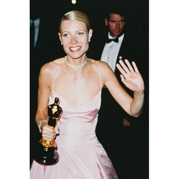 Gwyneth Paltrow Holding Oscar 24x36 Poster