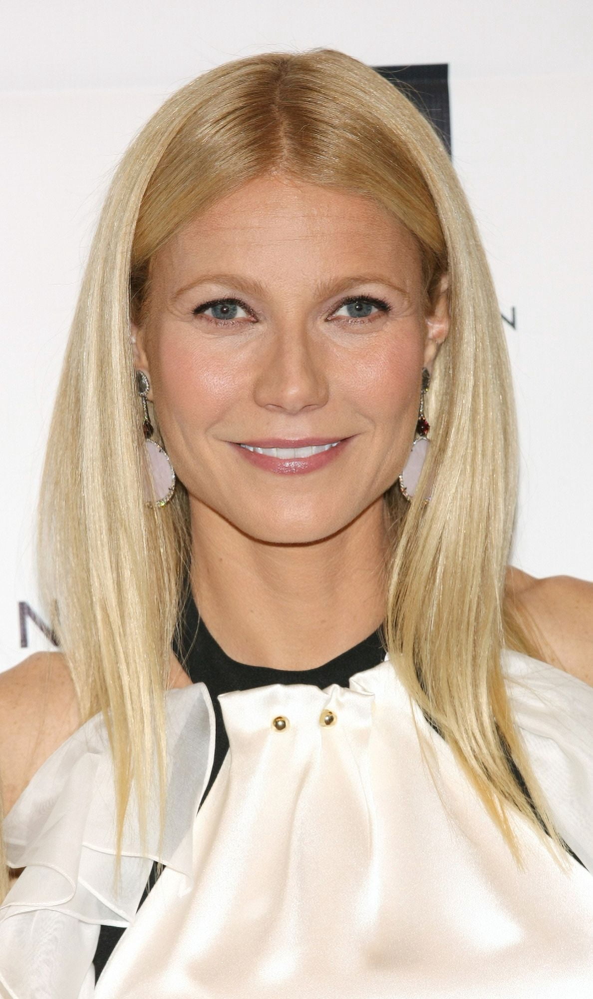 Gwyneth Paltrow Inside For Licensing Expo 2013 - Opening Day Canvas Art - (16 x 20)