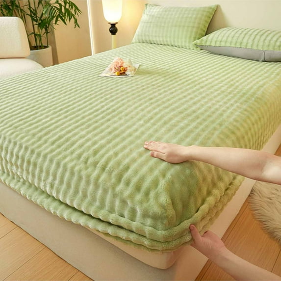Gyedtr Luxurious Winter Rabbits Flannel Velvet Fitted Bed Sheet,Piece Thickened Mattress Protector - Soft, Cozy, and Warm - Ideal for Colder Months remium Fabric for Exceptional Comfort Green