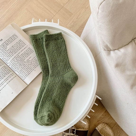 Gymayou Women Thick Thermal Crew Socks Winter Cozy Cabin Boot Socks Casual Socks for Ladies Green One Size