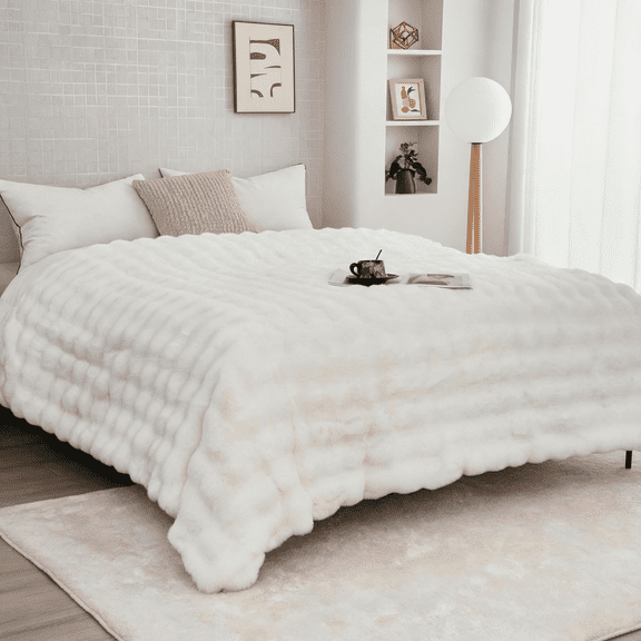 H&D White Faux Rabbit Fur Bubble Throw Blanket, 40" × 60"